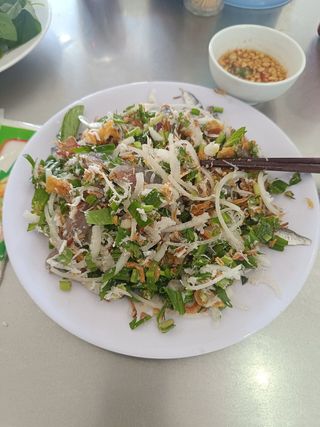 고이까찌엣 푸꾸옥 청어회 샐러드에 느억맘 원산지 인증