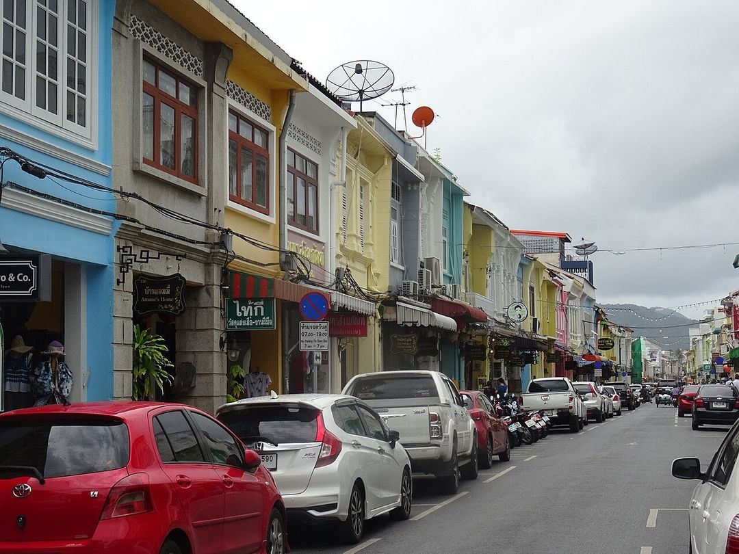 탈랑로드 일요 워킹스트리트 (Thalang Road)