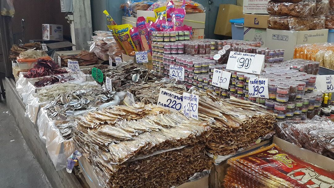 반페 시장 (Ban Phe Market)