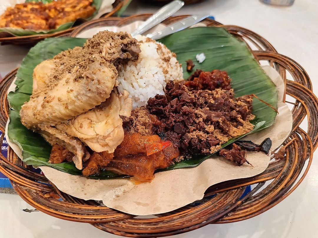 구덕 유 줌 위질란 (Gudeg Yu Djum)