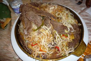 거북바위 앞 게르 식당 촐빈 한 접시