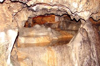 Gosu Cave nearby restaurants