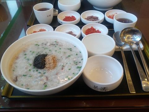 Baekhap juk (clam porridge)
