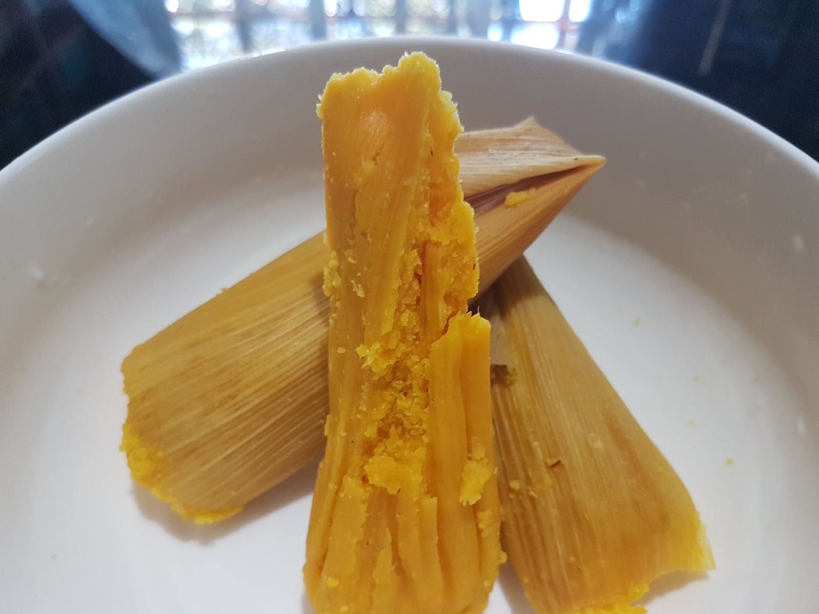 Binaki steamed in corn husks · Photo: Obsidian Soul / CC0 (Wikimedia Commons)