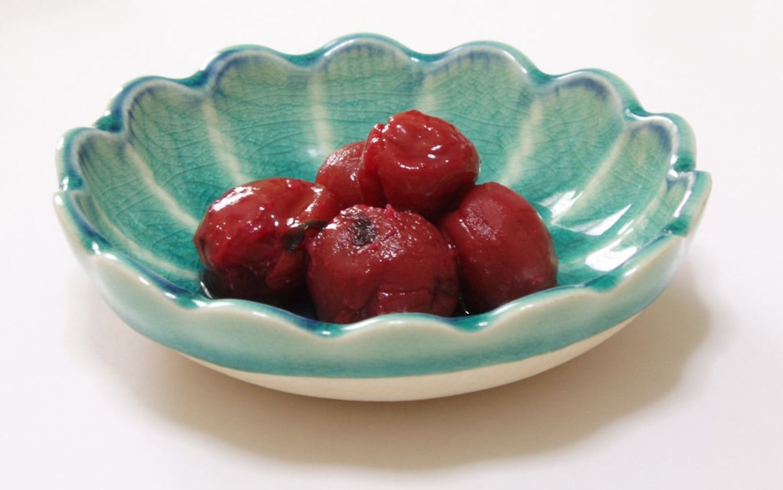 梅干し · 写真: SEKIUCHI / CC BY-SA 3.0 (Wikimedia Commons)