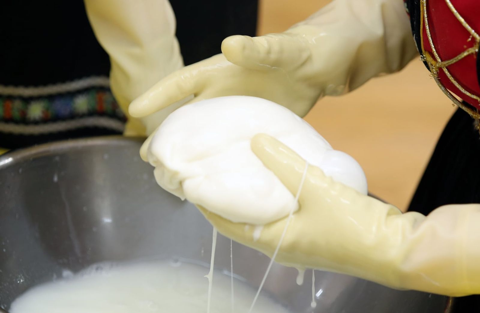 Cheese-making class at the Imsil Cheese Theme Park · Photo: Republic of Korea (Korea.net / Korean Culture and Information Service) / CC BY-SA 2.0 (Wikimedia Commons)
