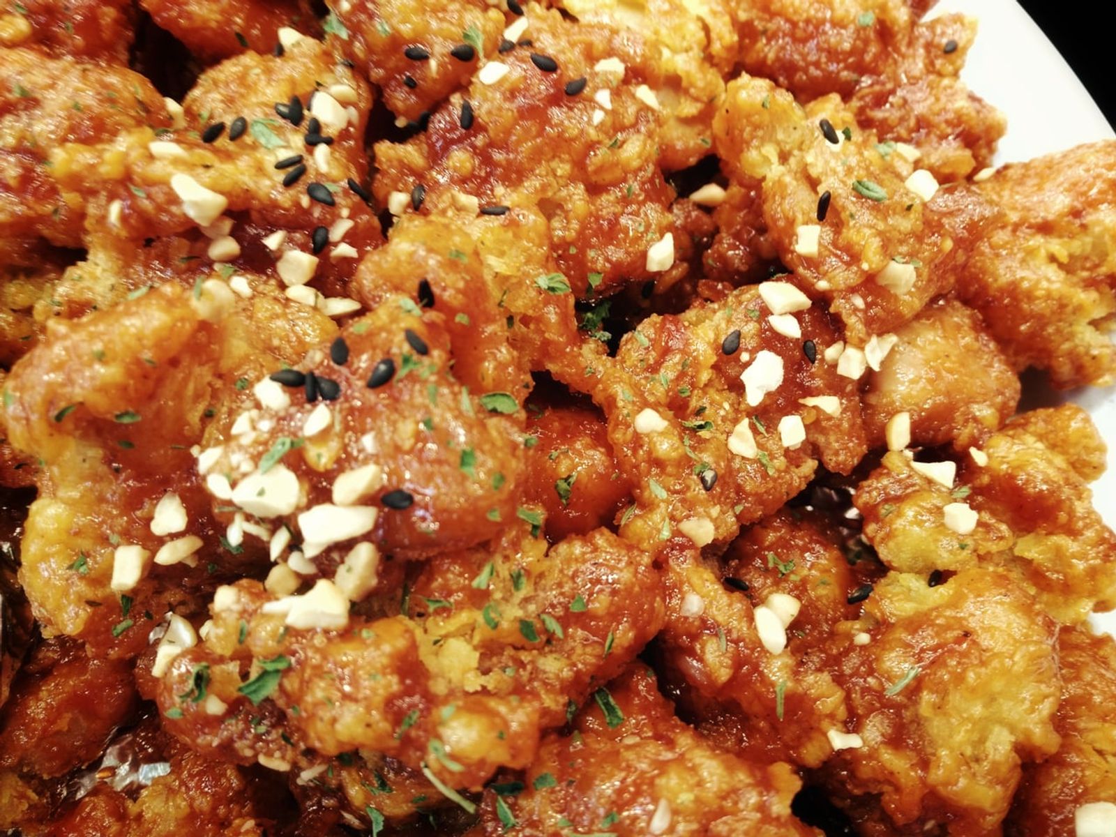 Dakgangjeong in a sweet and spicy glaze · Photo: Ajumeoni / CC0 (Wikimedia Commons)