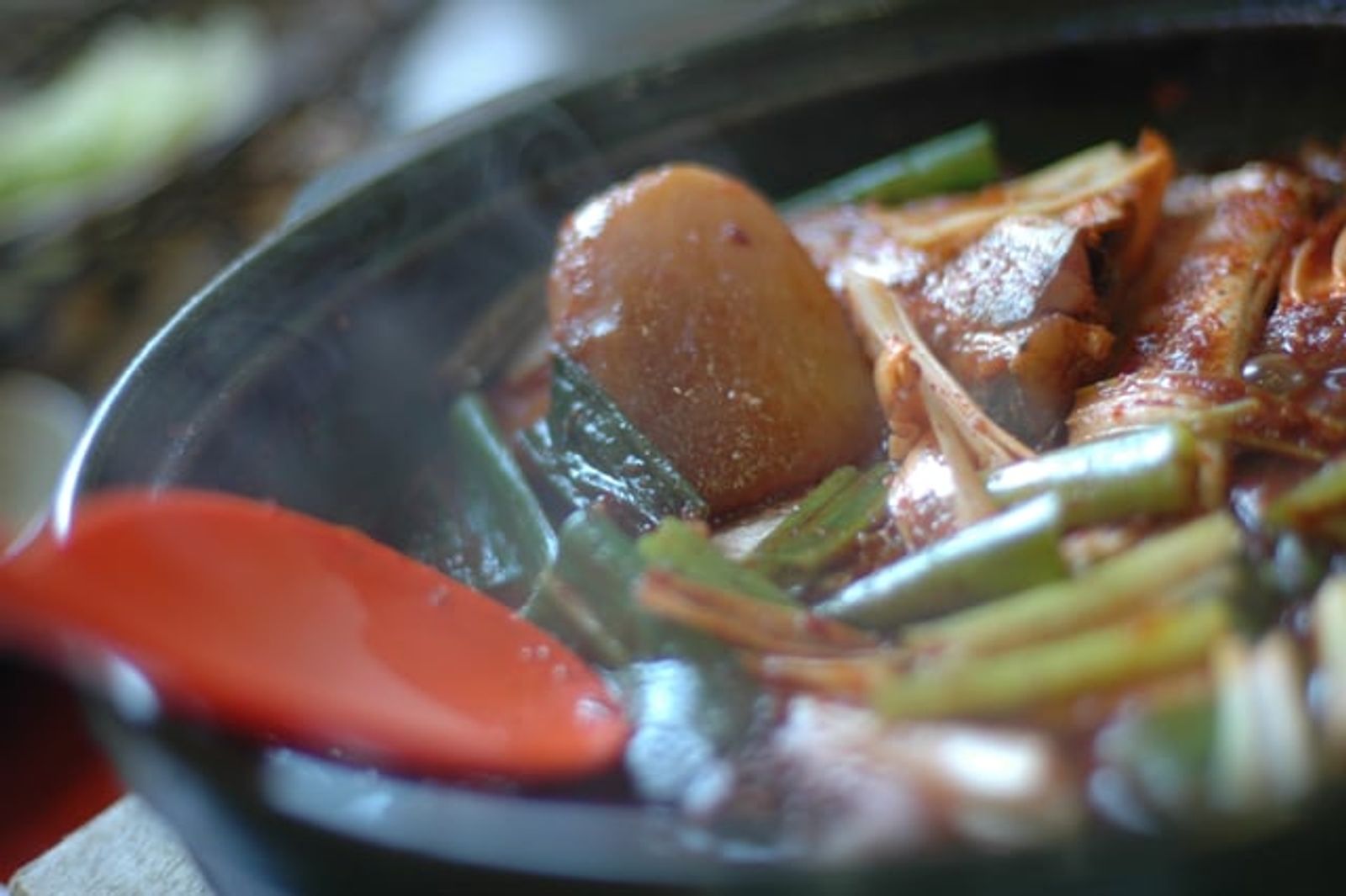 Braised hairtail eaten in Jeju · Photo: SEEMS (Flickr) / CC BY-SA 3.0 (Wikimedia Commons)