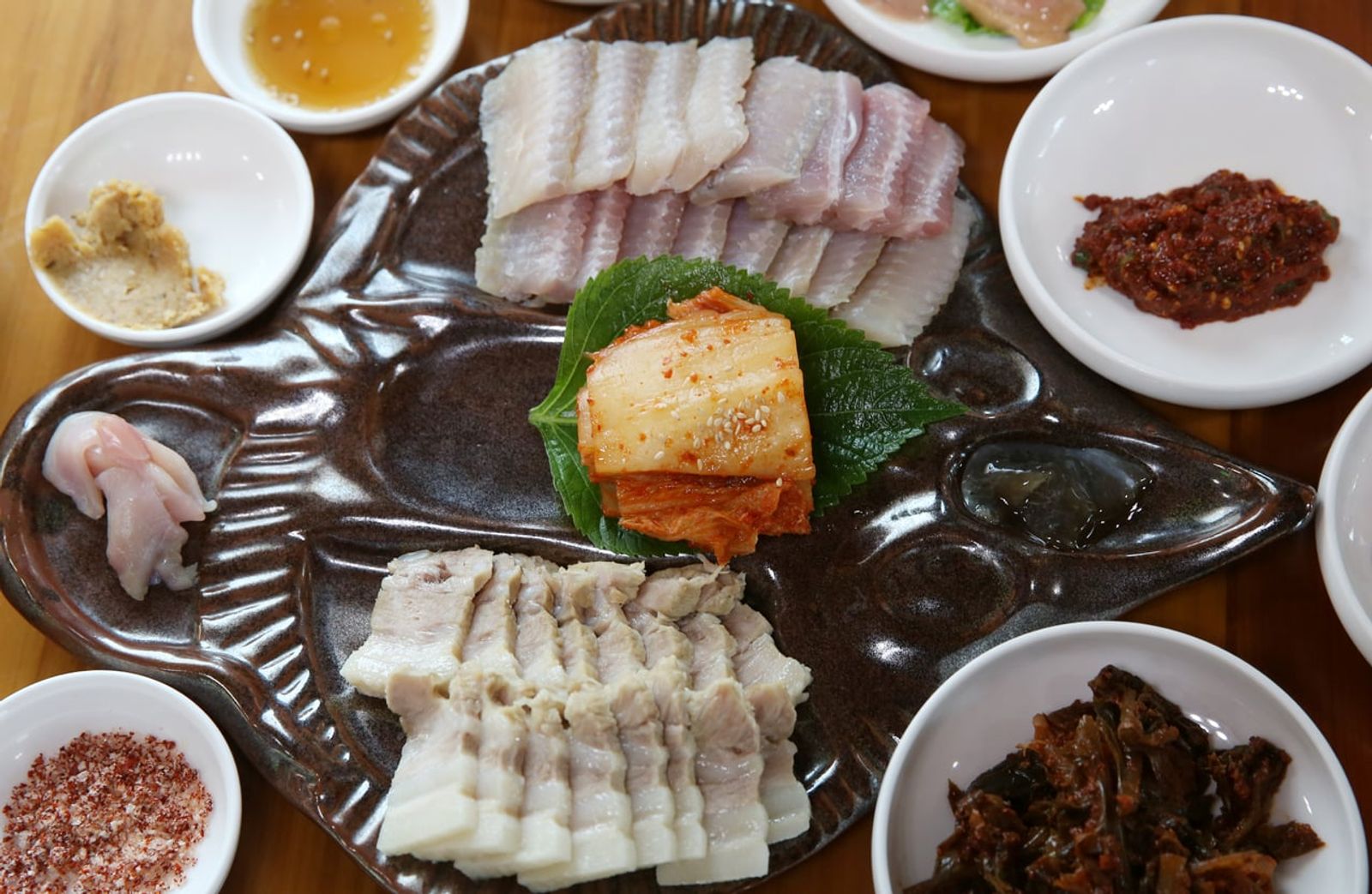 A hongeo samhap spread in Naju · Photo: Republic of Korea (Korea.net) / CC BY-SA 2.0 (Wikimedia Commons)