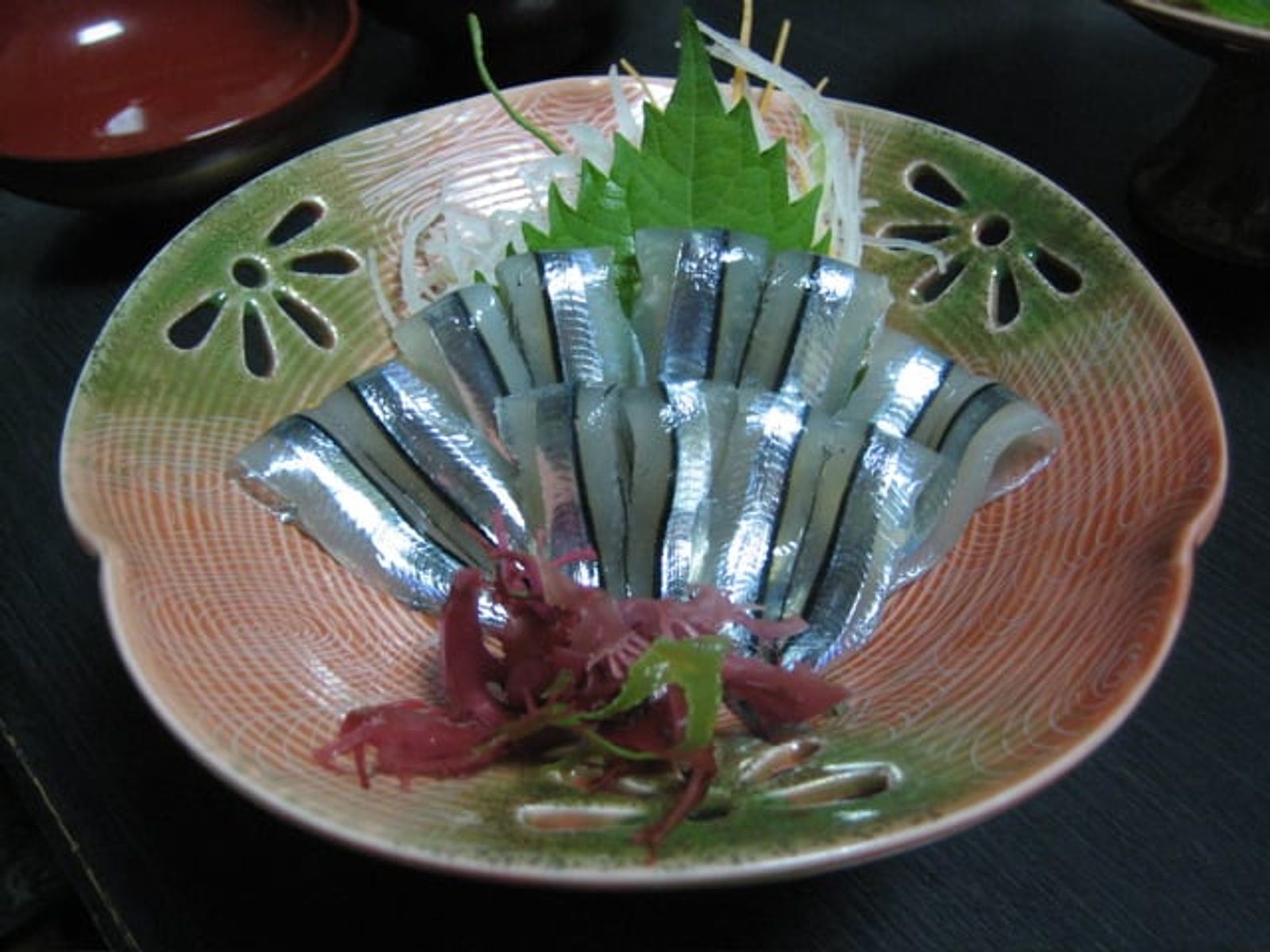 Kibinago sashimi in Kagoshima · Photo: naotakem from Kagoshima / CC BY 2.0 (Wikimedia Commons)