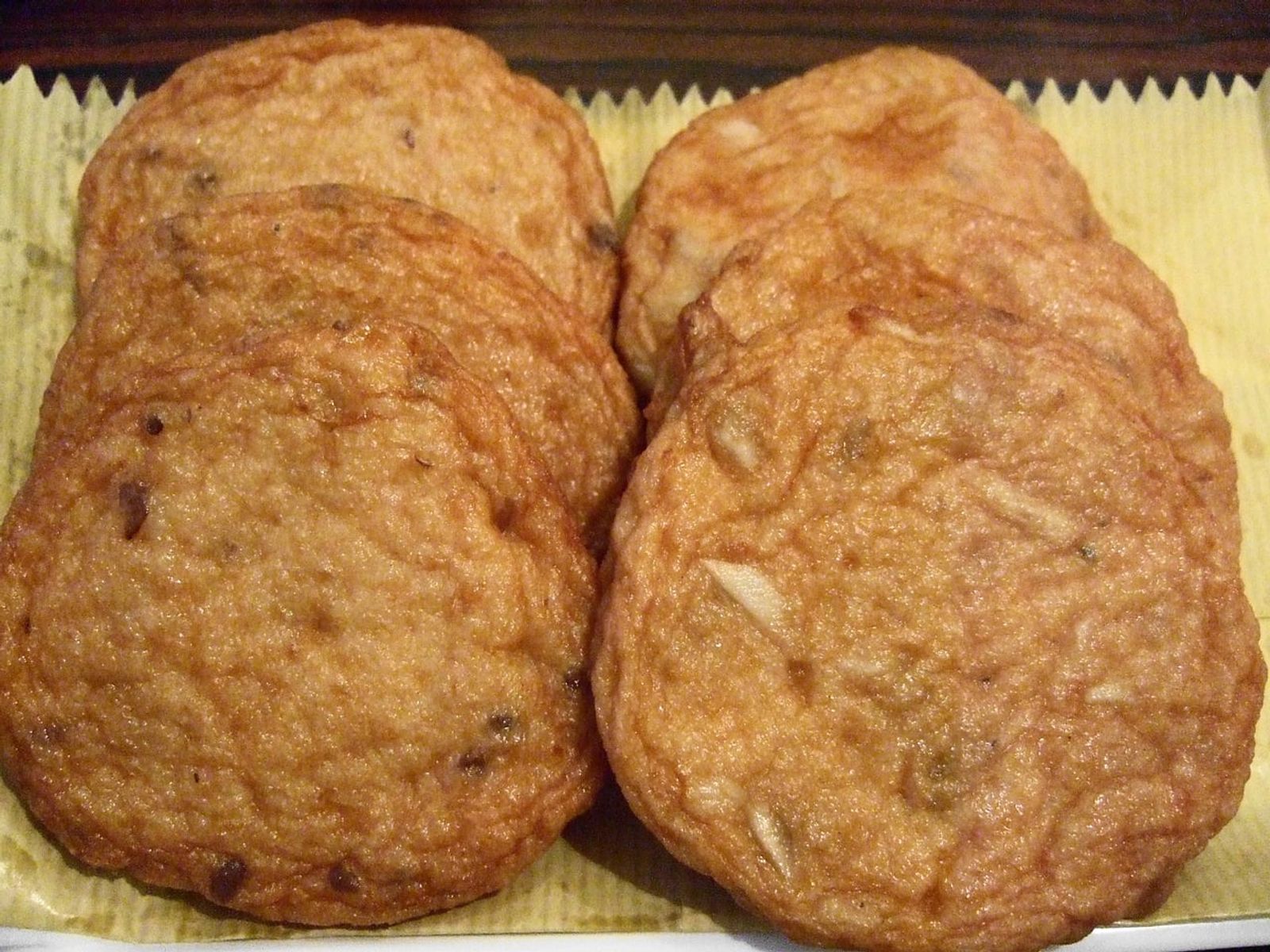鹿児島のさつま揚げ(つけあげ) · 写真: Sakurai Midori / CC BY 2.5 (Wikimedia Commons)