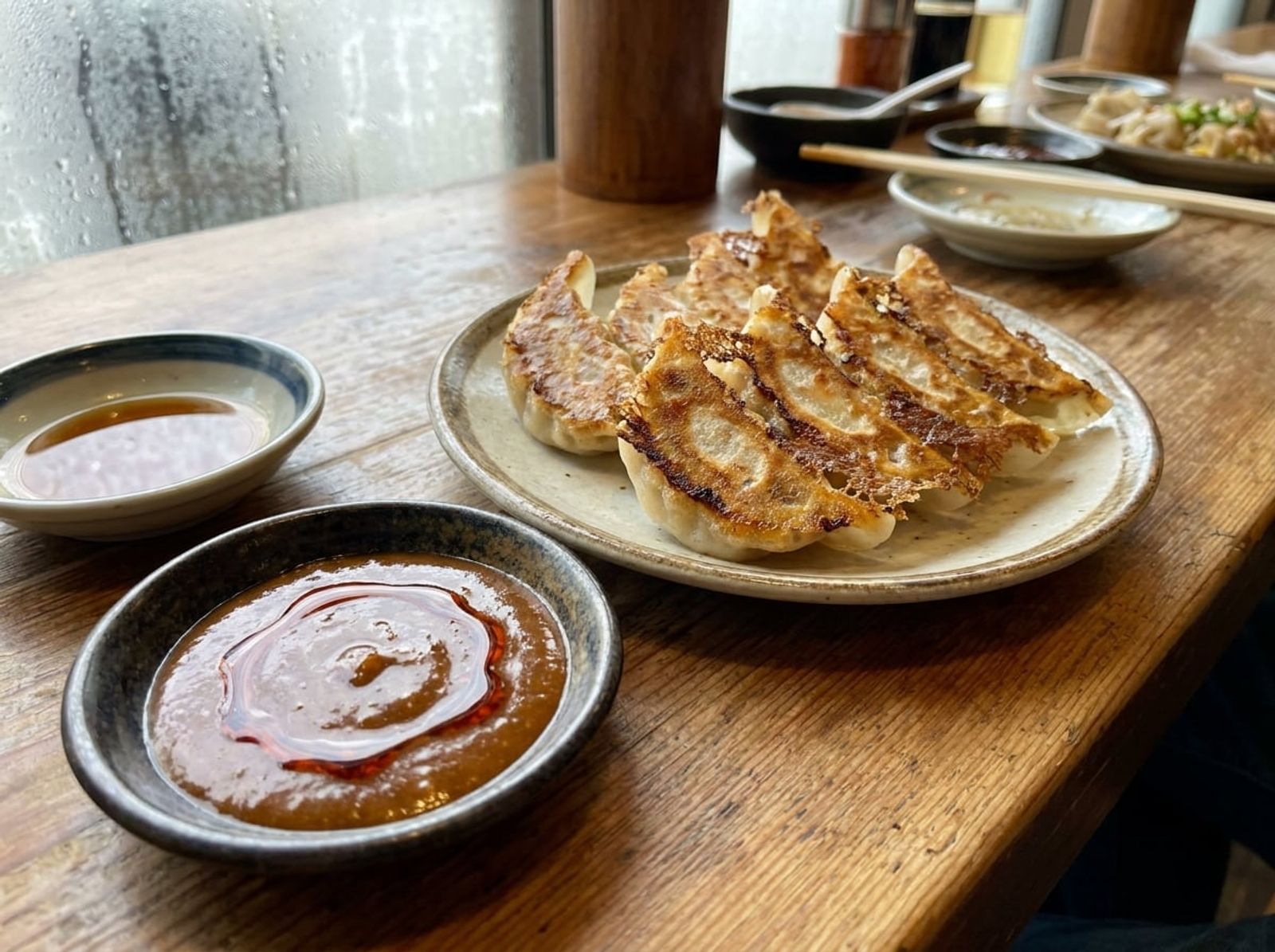 神戸の味噌だれ餃子