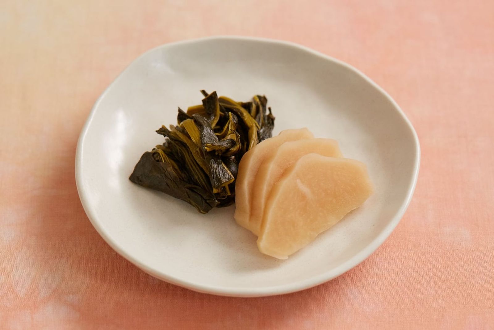 京の三大漬物のひとつ、すぐき · 写真: 農林水産省 (Ministry of Agriculture, Forestry and Fisheries) / CC BY 4.0 (Wikimedia Commons)