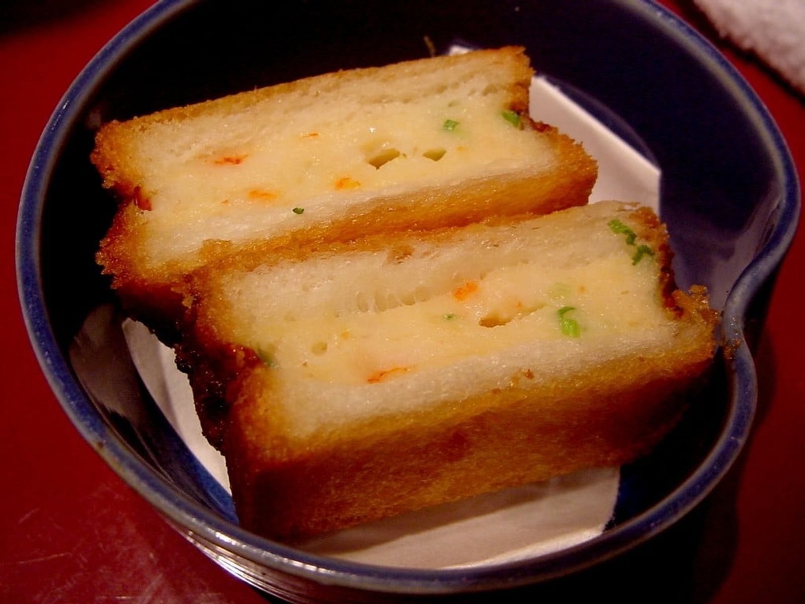 卓袱料理のハトシ · 写真: Hhaithait / CC BY-SA 3.0 (Wikimedia Commons)