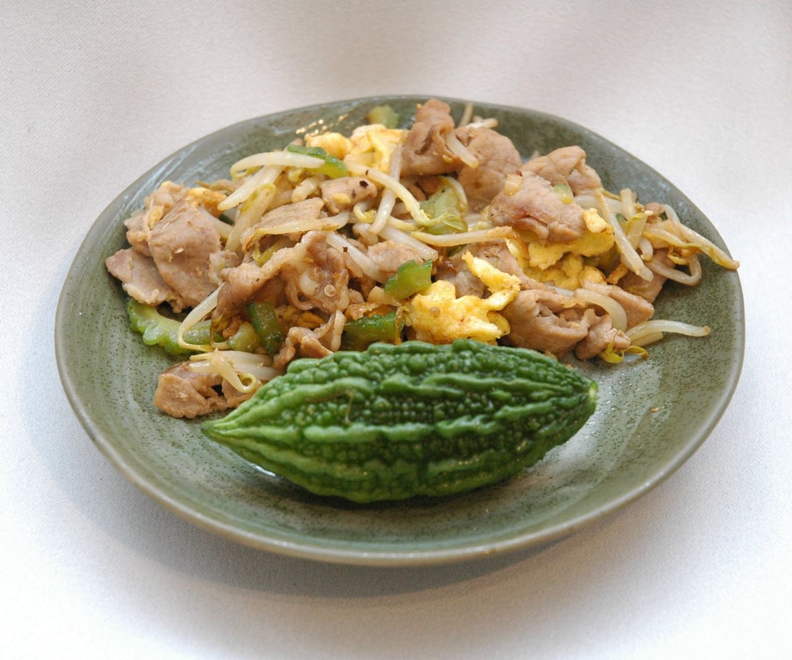 Goya champuru · Photo: User:Jpatokal / CC BY-SA 3.0 (Wikimedia Commons)