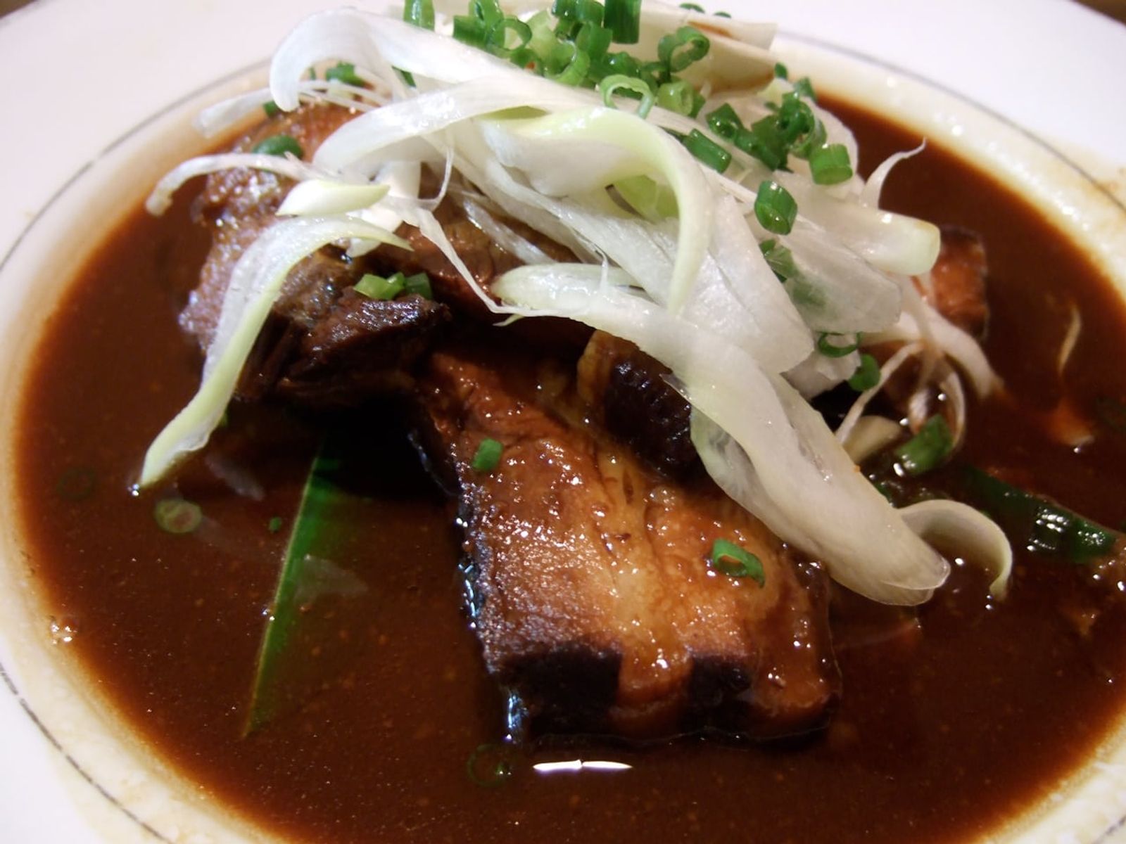 Okinawan rafute braised with the skin on · Photo: pelican from Tokyo, Japan / CC BY-SA 2.0 (Wikimedia Commons)
