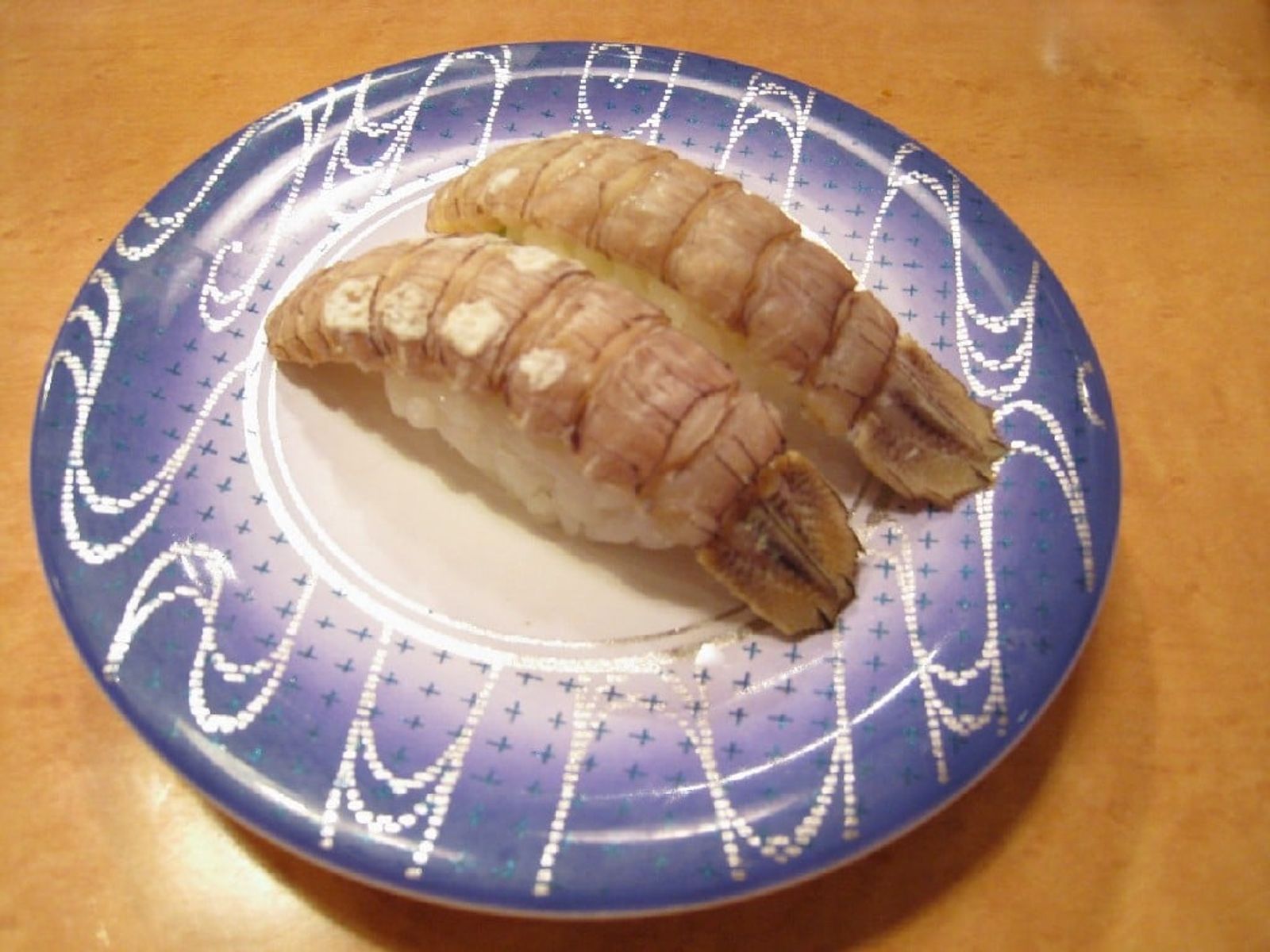 Shako (mantis shrimp) nigiri sushi · Photo: Lombroso / Public domain (Wikimedia Commons)