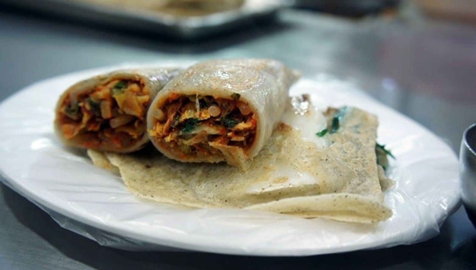 Buckwheat crepes rolled around kimchi filling · Photo: 김다혜 / CC BY 2.0 KR (Wikimedia Commons)