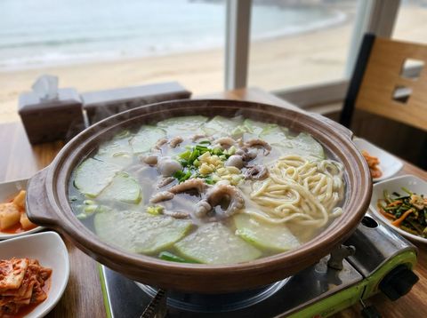 Taean Baksok Nakji-tang