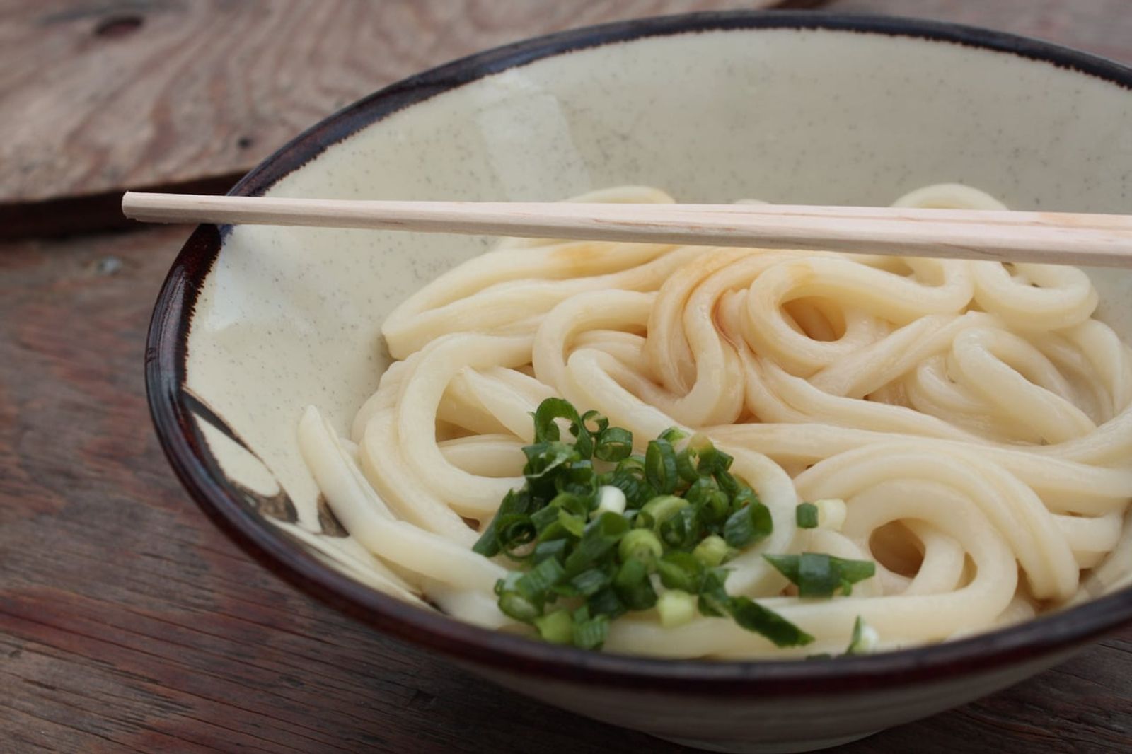 Kama-age udon in Takamatsu · Photo: sekido / CC BY 2.0 (Wikimedia Commons)
