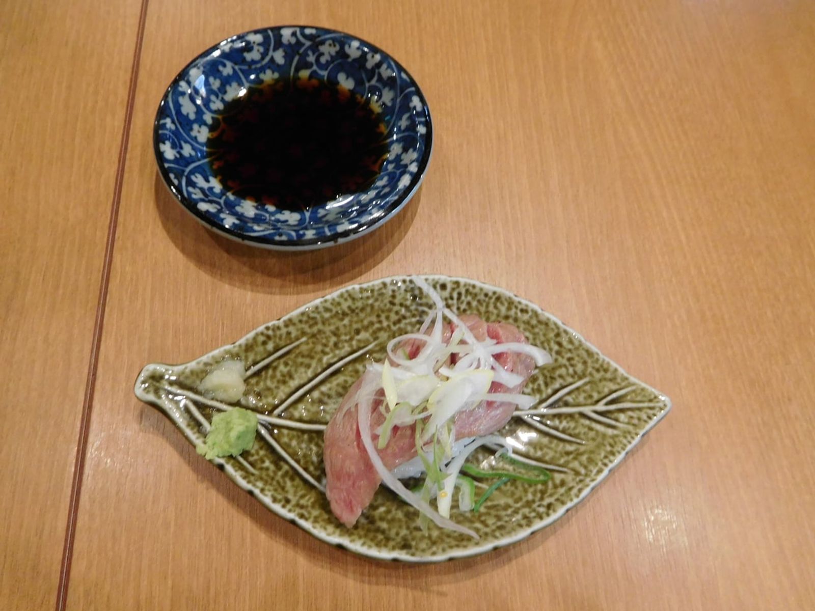 Hida beef nigiri in Takayama · Photo: Miyuki Meinaka / CC BY-SA 4.0 (Wikimedia Commons)