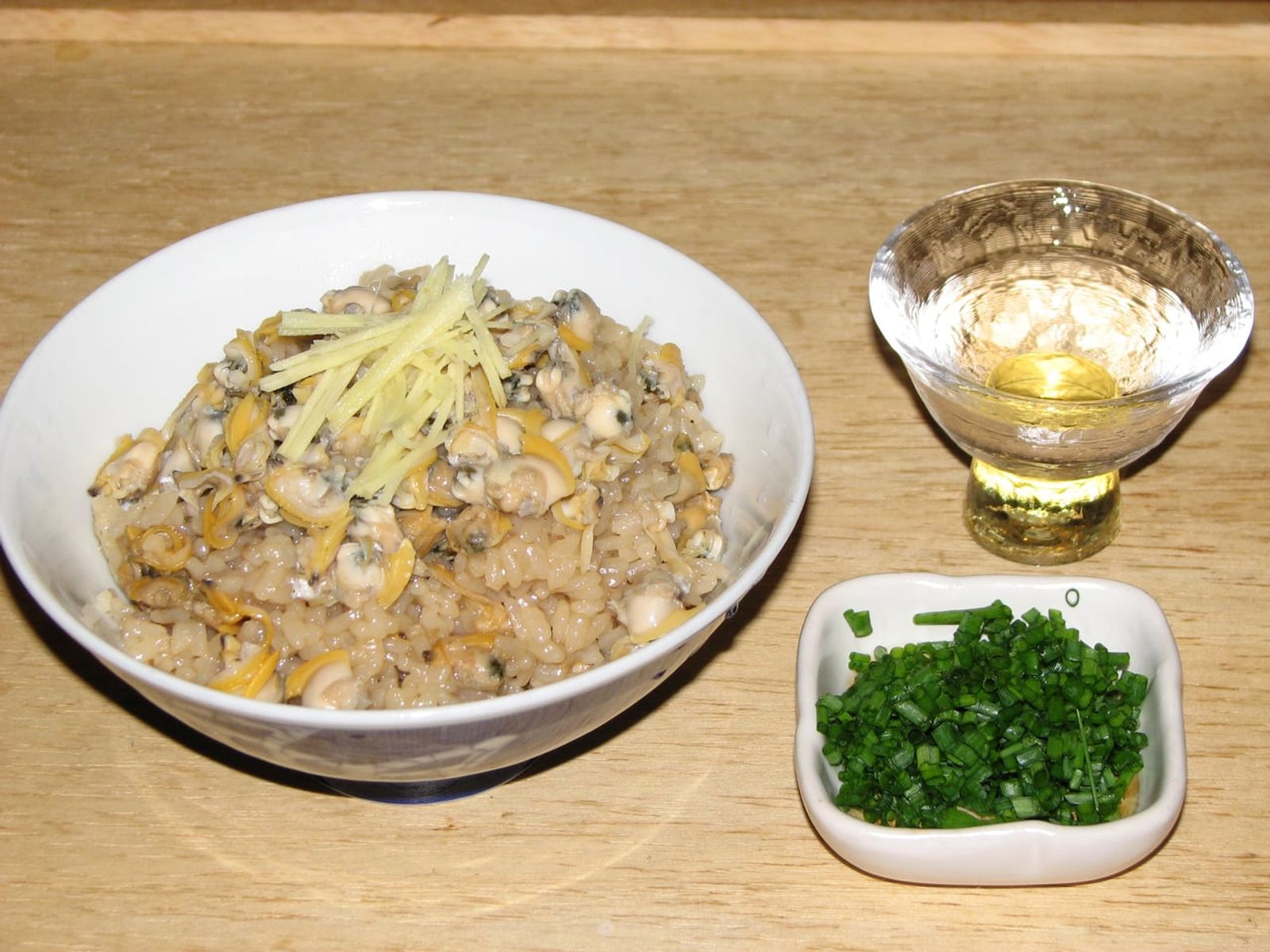 Takikomi-style Fukagawa-meshi · Photo: Almandine / CC BY-SA 3.0 (Wikimedia Commons)