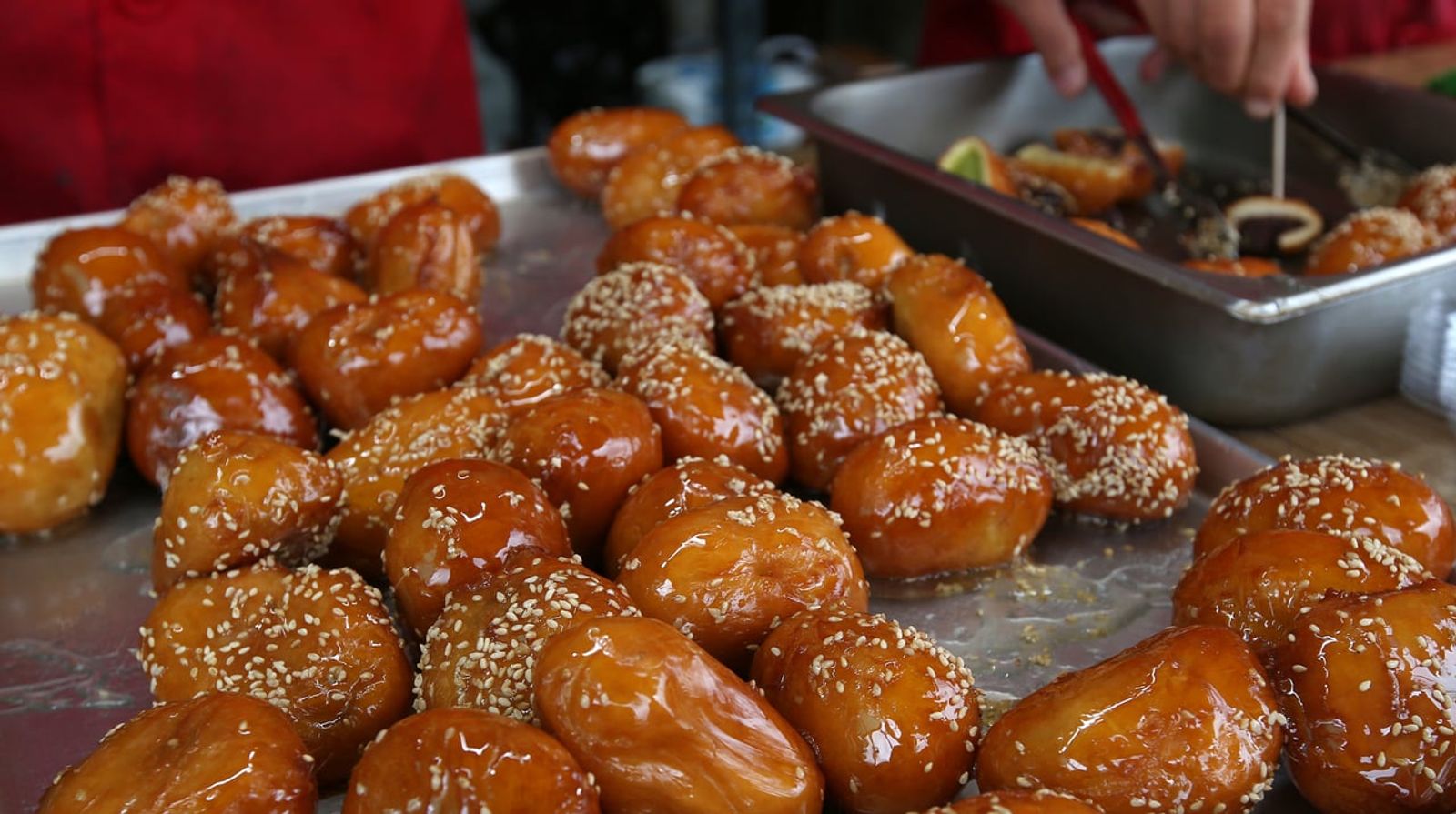 Kkulppang being glazed in Tongyeong · Photo: KOREA.NET / CC BY-SA 2.0 (Wikimedia Commons)