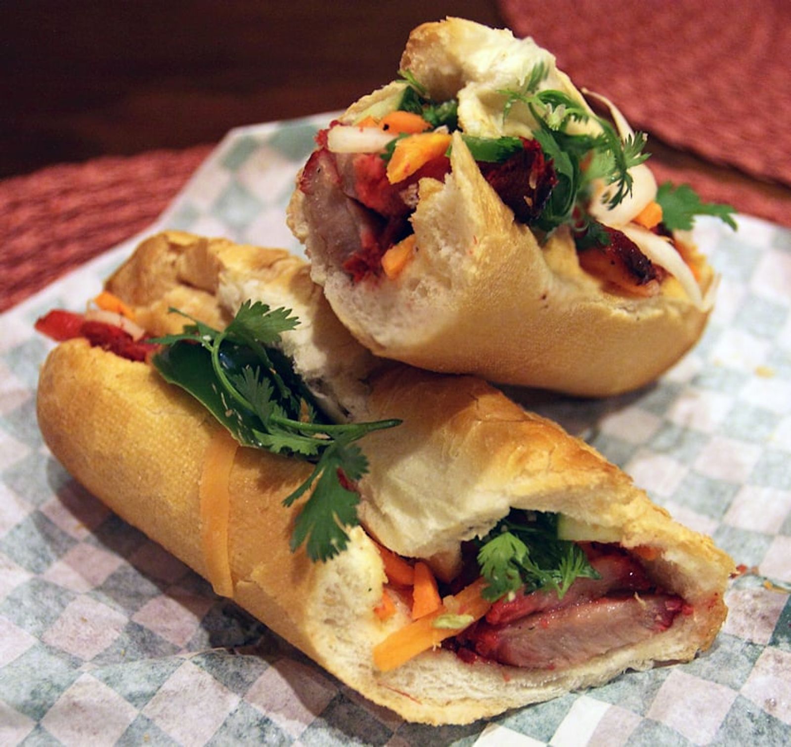 Bánh mì thịt nướng with grilled pork · Photo: nsaum75 / CC BY-SA 3.0 (Wikimedia Commons)